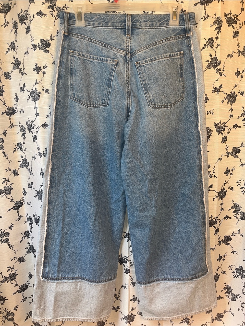 Old Navy Two Tone High Rise Baggy Wide Leg Jeans - Picture 3 of 5